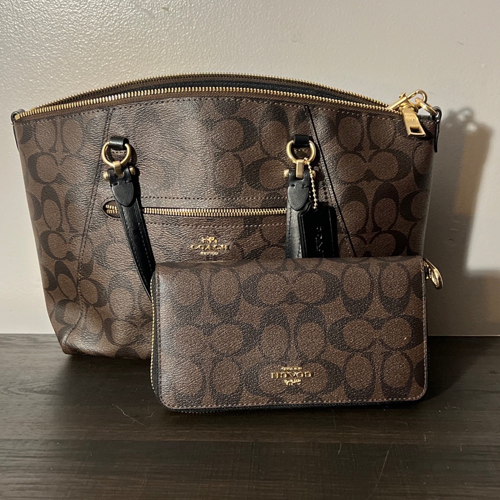 Coach purse and wallet set